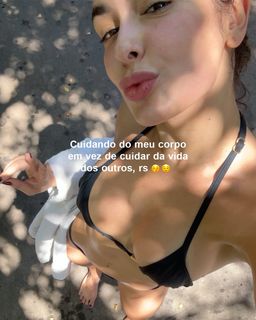 Larissa Santos feet photo thumbnail