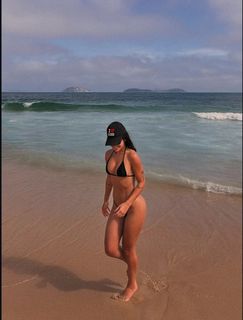 Larissa Santos feet photo 3