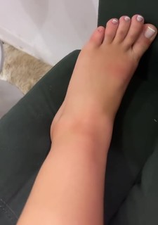 Larissa Tomásia feet photo 10