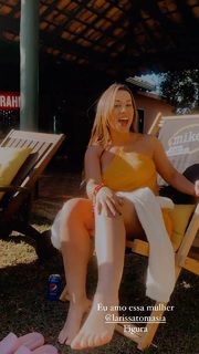 Larissa Tomásia feet photo 8