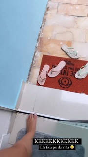 Larissa Tomásia feet photo 4