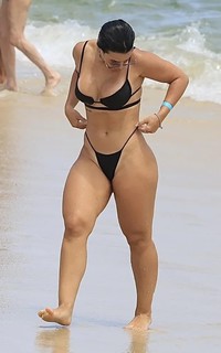 Larissa Tomásia feet photo 5