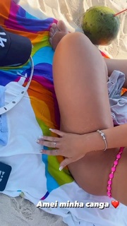 Larissa Tomásia feet photo 3