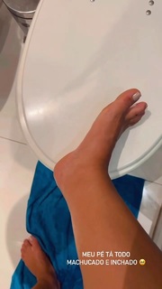 Larissa Tomásia feet photo 1