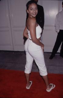 Lark Voorhies feet photo thumbnail