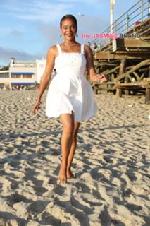 Lark Voorhies feet photo thumbnail