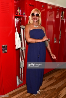 Lark Voorhies feet photo thumbnail