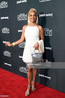 Lark Voorhies feet photo thumbnail