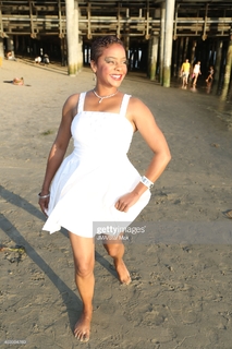 Lark Voorhies feet photo thumbnail