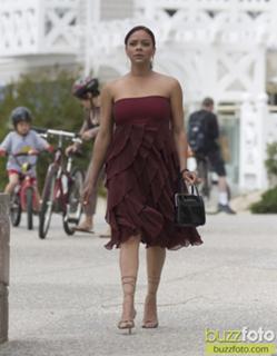 Lark Voorhies feet photo thumbnail