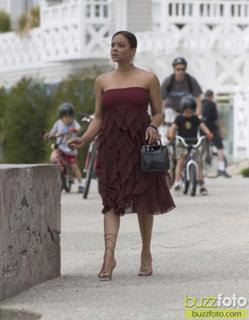 Lark Voorhies feet photo thumbnail