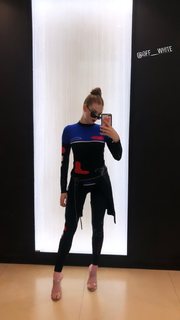 Larsen Thompson feet photo 3