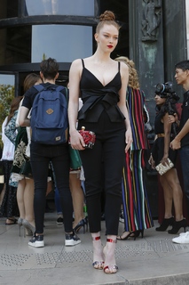 Larsen Thompson feet photo 17