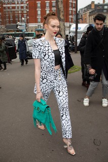 Larsen Thompson feet photo 10