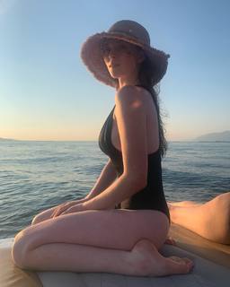 Larsen Thompson feet photo 8