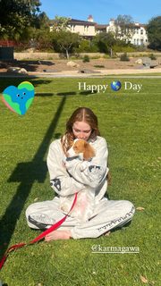 Larsen Thompson feet photo 7