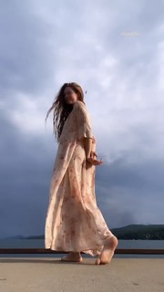 Larsen Thompson feet photo 8