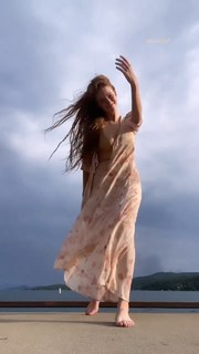Larsen Thompson feet photo 6