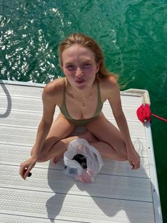Larsen Thompson feet photo 17