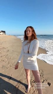 Larsen Thompson feet photo 3