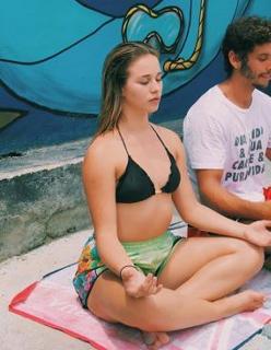 Laryssa Ayres feet photo 1
