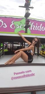 Laryssa Ayres feet photo 9