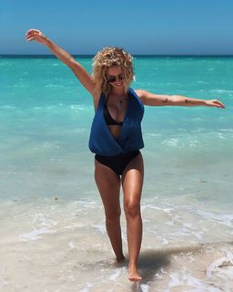 Laryssa Ayres feet photo 8