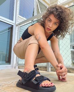 Laryssa Ayres feet photo 18