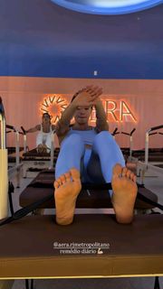 Laryssa Ayres feet photo 2