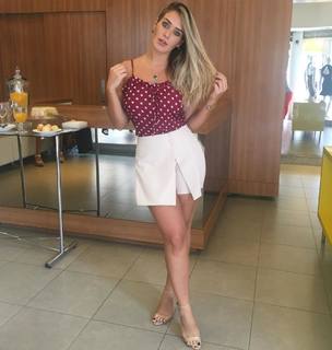 Laryssa Oliveira feet photo 2