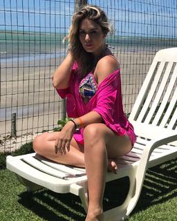 Laryssa Oliveira feet photo 15