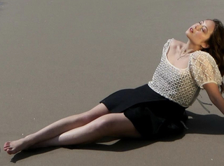 Laufey feet photo thumbnail