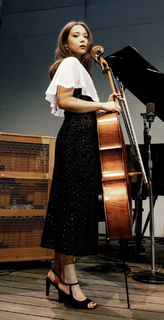 Laufey feet photo thumbnail