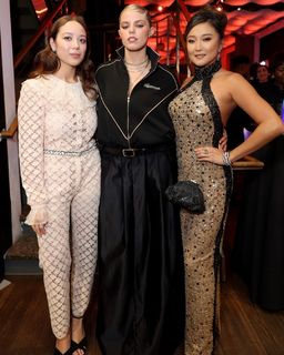 Laufey feet photo thumbnail