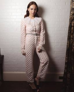 Laufey feet photo thumbnail