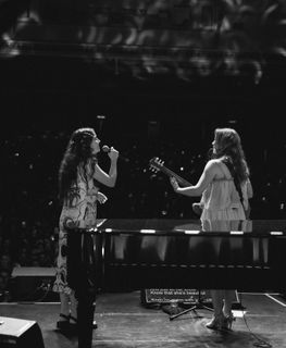 Laufey feet photo thumbnail