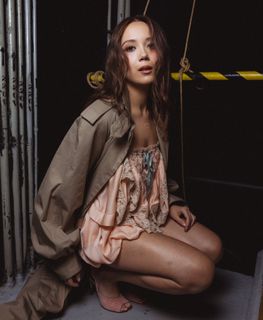 Laufey feet photo thumbnail