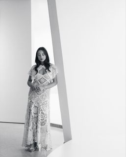 Laufey feet photo thumbnail