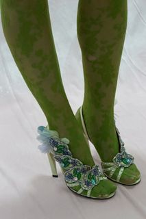 Laufey feet photo thumbnail