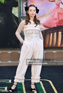 Laufey feet photo 10