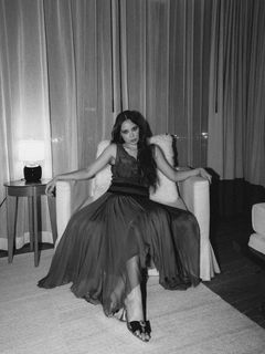 Laufey feet photo 5