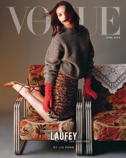 Laufey feet photo 4