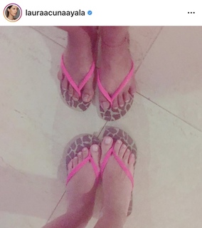 Laura Acuña feet photo 13