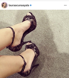 Laura Acuña feet photo 10
