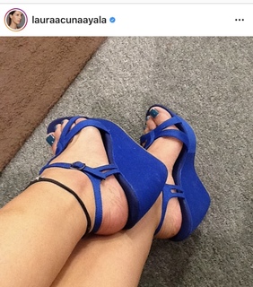 Laura Acuña feet photo 9
