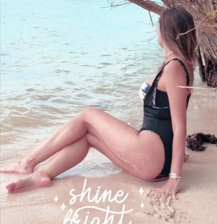 Laura Acuña feet photo 8