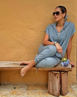 Laura Acuña feet photo 11