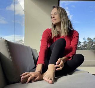 Laura Acuña feet photo 7