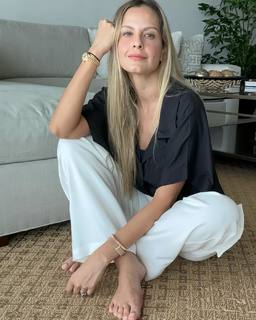 Laura Acuña feet photo 6