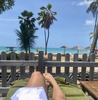 Laura Aikman feet photo 7